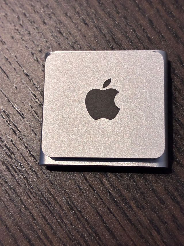 iPod Shuffle 2GB Plata