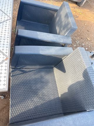 Due poltrone in rattan grigio