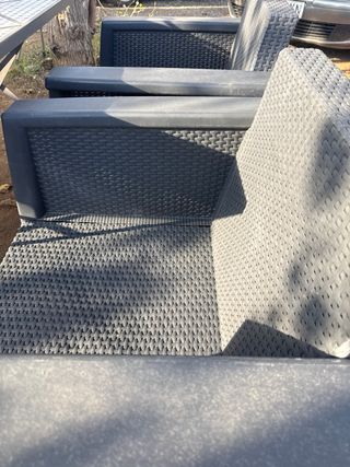 Due poltrone in rattan grigio