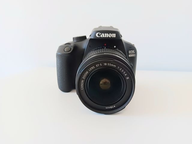 Cámara Canon EOS 4000D