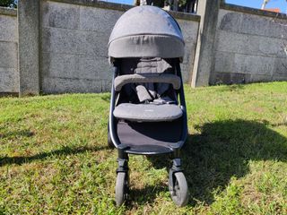 Carrito de bebé Joie gris
