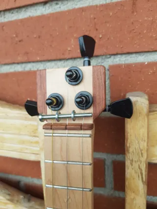 Cigar Box Guitar + funda