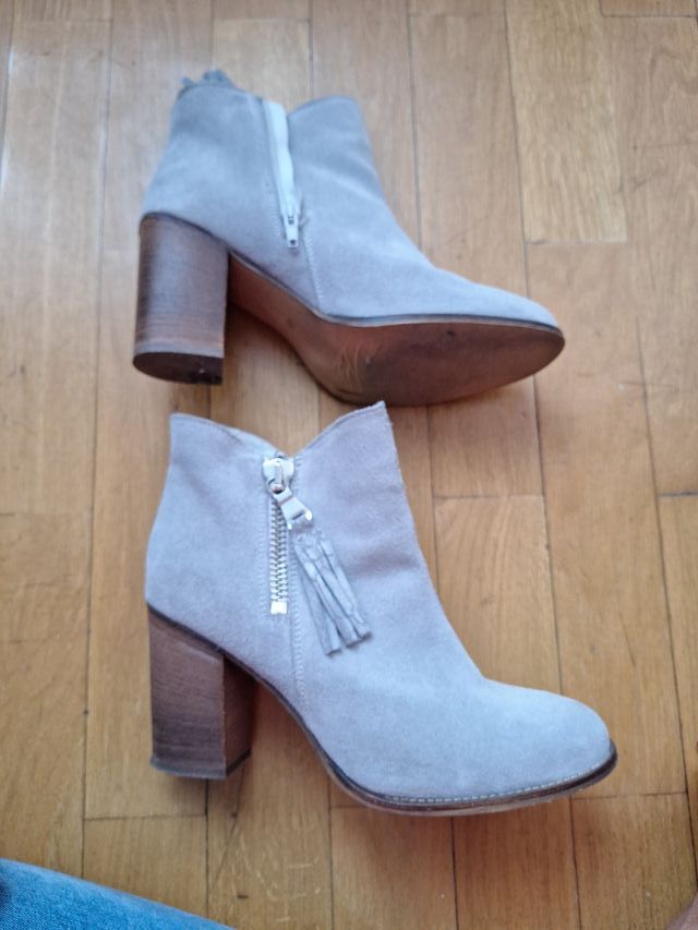 Botas ante gris tacón ancho. MARCA FOSCO