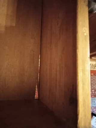 Cómoda antigua de madera y mármol