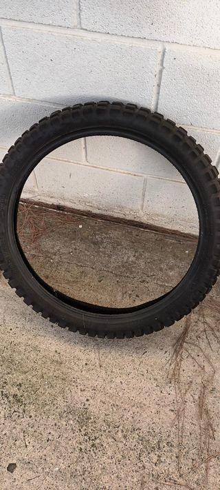 Neumático TKC80 90/90-21
Año 2022 bien conservado