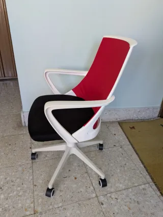 Silla de estudio giratoria tela roja y blanca