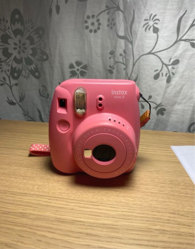 Cámara Instax Mini 9 + Funda Rosa