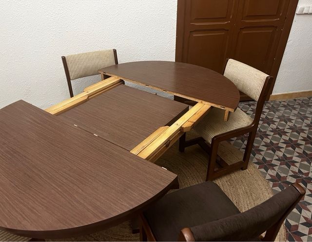 Juego Comedor: Mesa, 5 Sillas y Alfombra