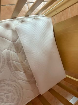 Cuna de madera para bebé