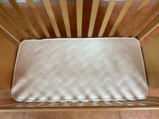 Cuna de madera para bebé