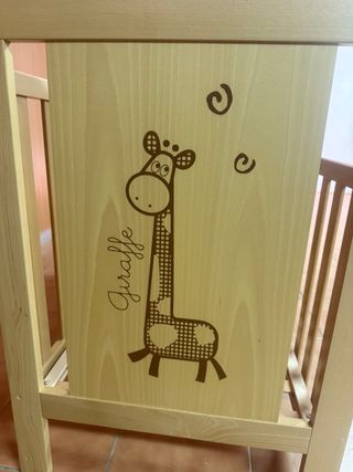 Cuna de madera para bebé