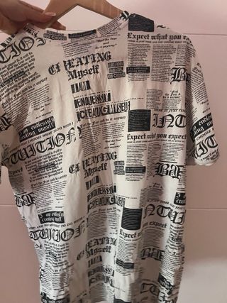 Camiseta Estampado Periódico Intuition