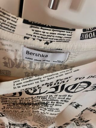 Camiseta Estampado Periódico Intuition