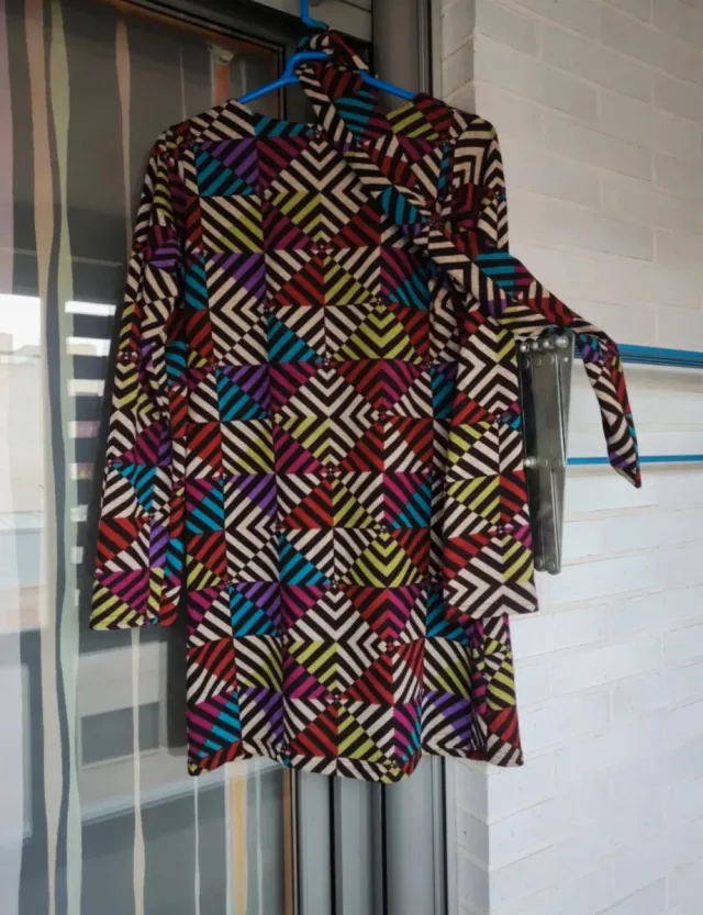 Vestido corto estampado geométrico