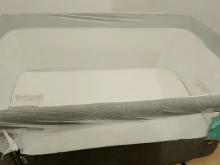 Cuna colecho gris con mosquitera