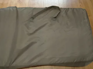 Cuna colecho gris con mosquitera