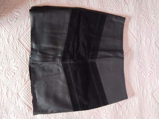 Falda cuero negra