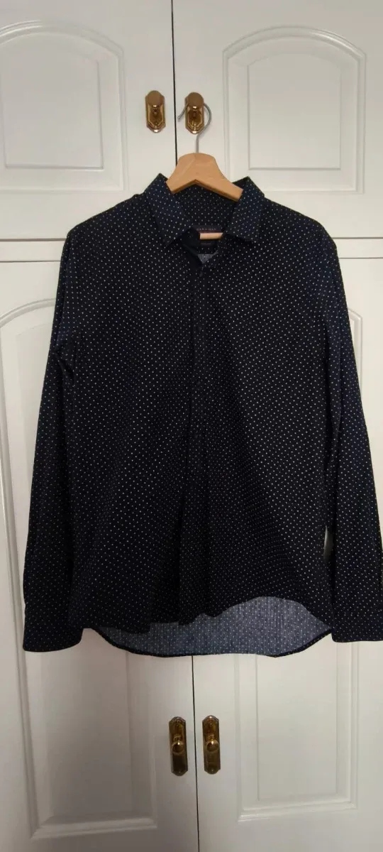 Camisa Negra con Puntos Blancos