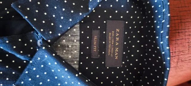 Camisa Negra con Puntos Blancos