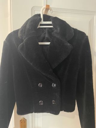 Chaqueta pelo sintético negra
