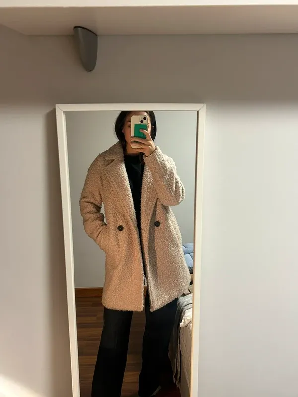 Chaqueta beige de borreguito