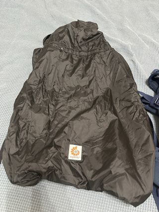 Mochila Ergobaby + protector