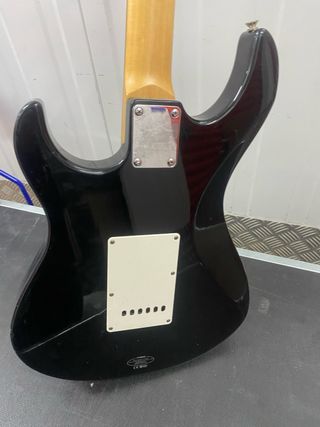 Guitarra Eléctrica Yamaha Negra