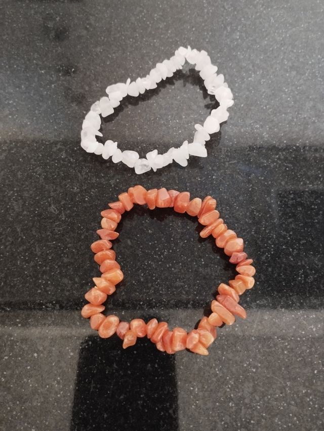 Pulseras de piedras semipreciosas (naranja y blanc