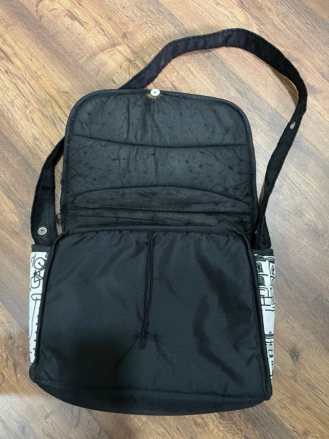 Bolso bandolera diseño urbano B/N