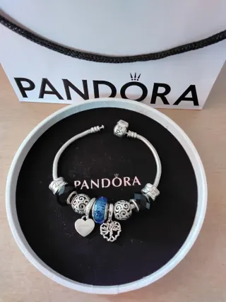 Pulsera Pandora con charms