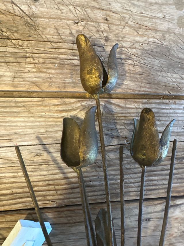 Aplique antiguo metal dorado tulipas