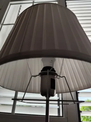 Oferta! Lámpara de mesa extensible Ikea poco uso