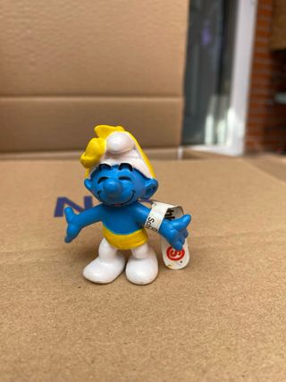 Figura Pitufo con lazo y con etiqueta