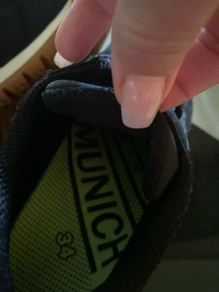 Zapatillas Munich niño negras y talla  34