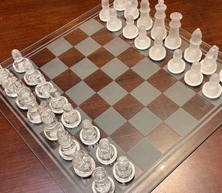 Scacchiera in vetro trasparente e satinato