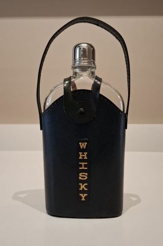 Borsa in pelle per whisky con bottiglia