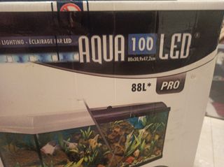 Acuario grande con luces y filtro. De 100 litros