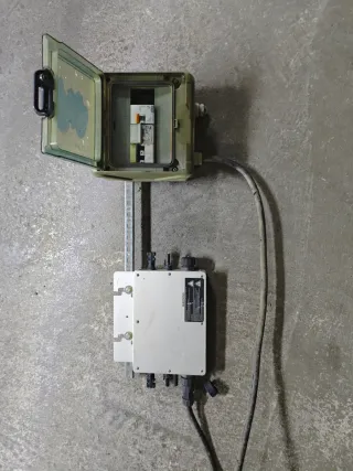 Microinversor 600W con cuadro de protección