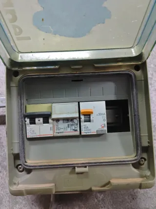 Microinversor 600W con cuadro de protección