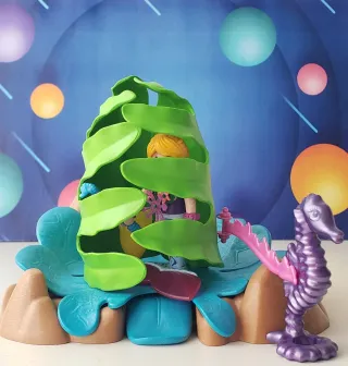 Sirena con trono y caballito de mar