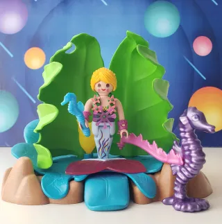 Sirena con trono y caballito de mar