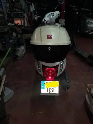 Moto Scooter kimko lif 125cc Blanca