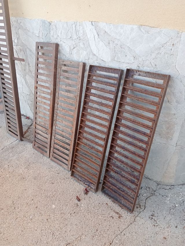 Rejilla desagüe hierro fuerte.