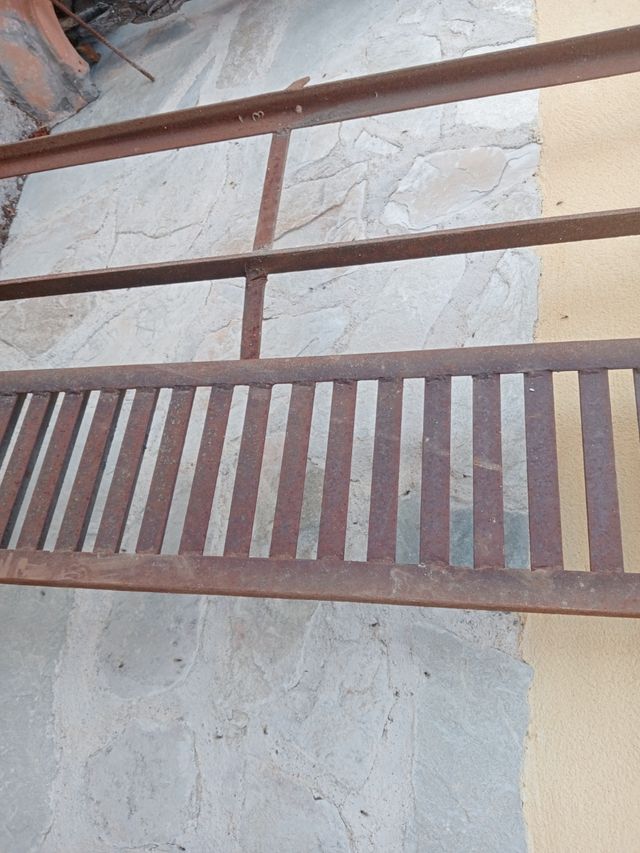 Rejilla desagüe hierro fuerte.