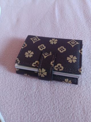 Tarjetero estampado floral