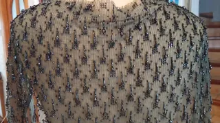 Rejilla antigua con azabaches