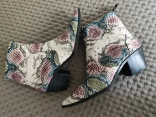 Botas Zara Talla 40 polipiel serpiente