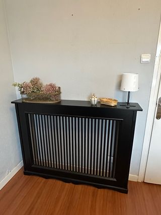 Cubre radiador de madera negro