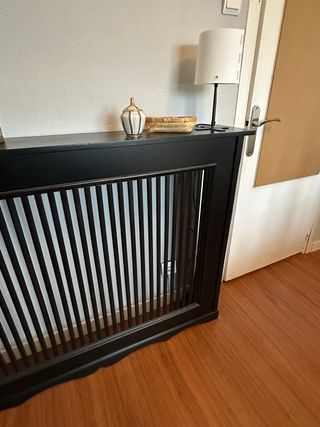 Cubre radiador de madera negro