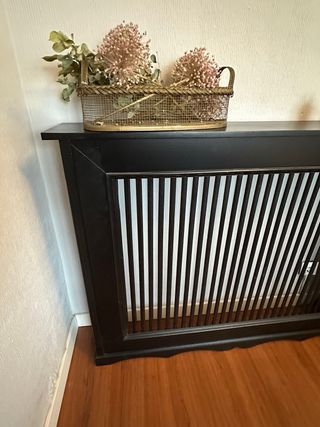 Cubre radiador de madera negro